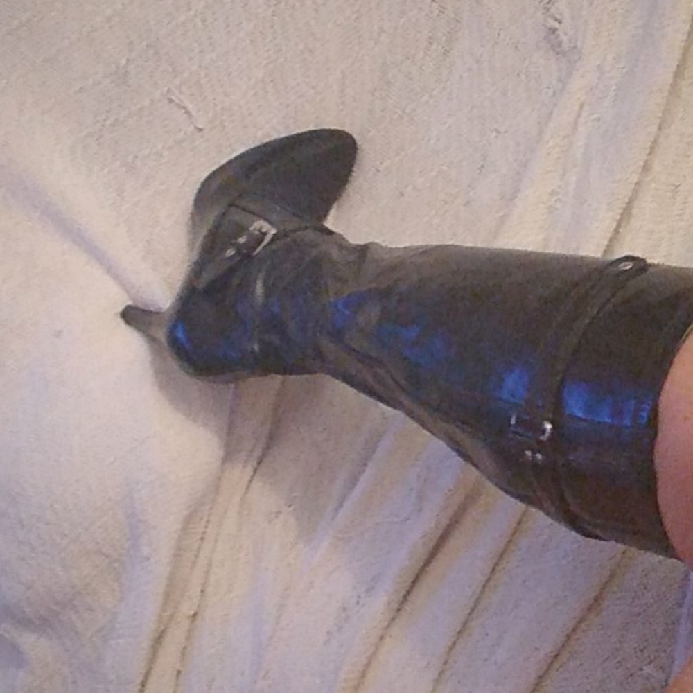 Boots - Picture 4 of 4